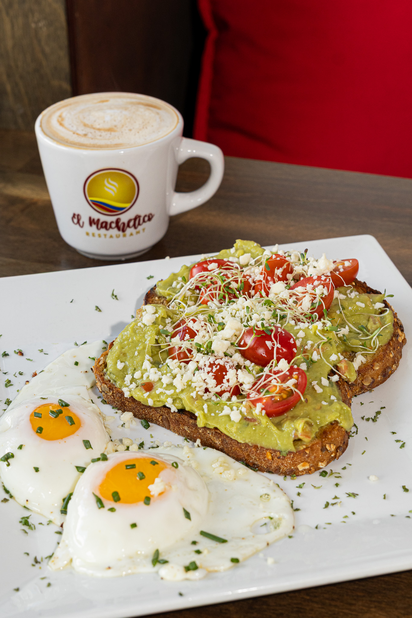 Tostada de Aguacate y Huevo